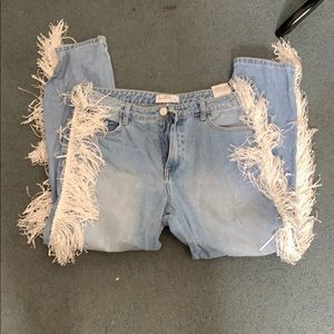 PrettyLittleThing Fringe mom jeans